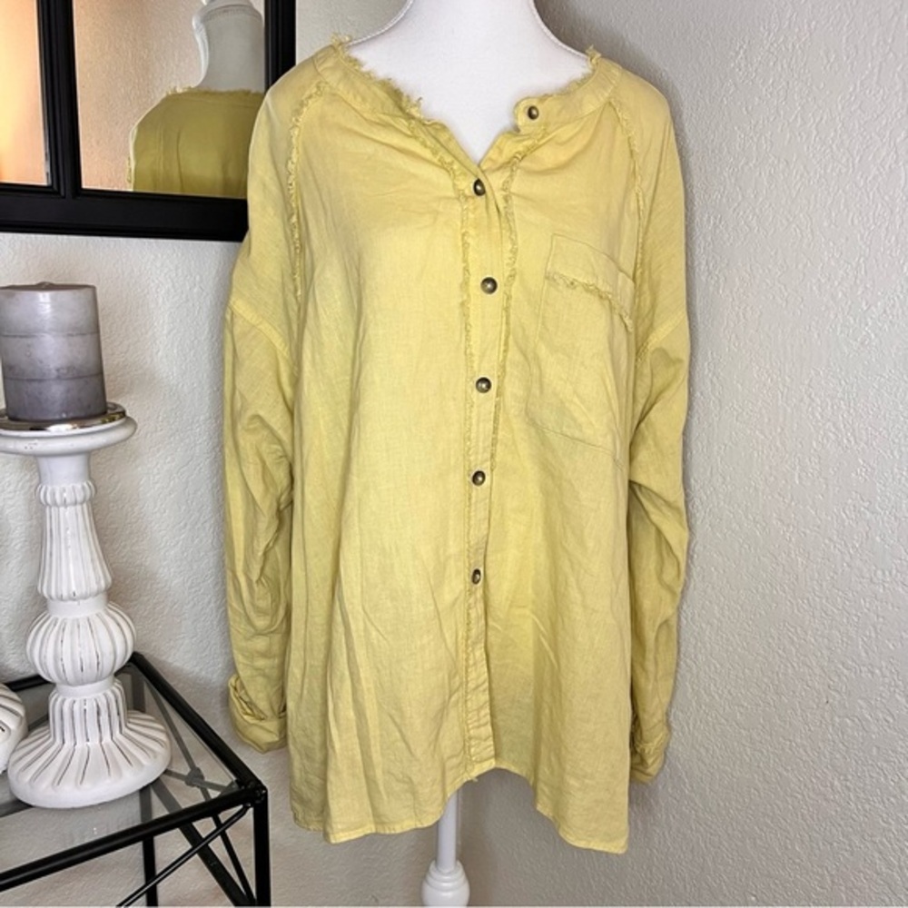FREE PEOPLE We the Free Keep it Simple Linen Frayed Button Top Size‎ M